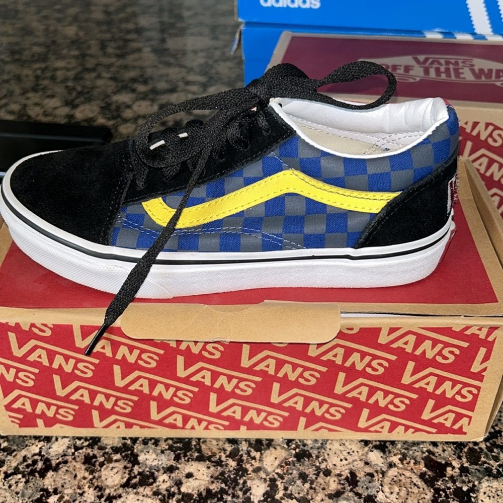 Colorful Vans - Picture 2 of 3